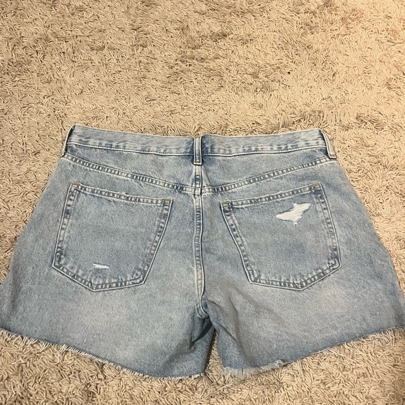 GAP Low Stride Jean Short - Picture 2 of 3